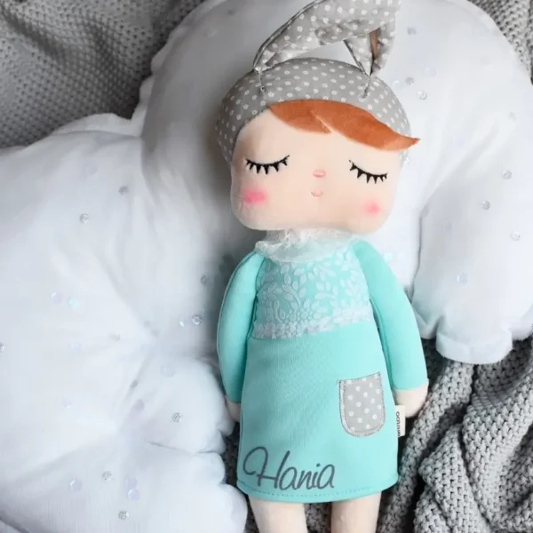 Lalka Metoo w miętowej sukience