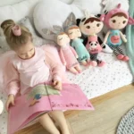 Lalka Metoo w miętowej sukience