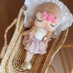 Lalka Metoo z kolorowym wianuszkiem - obrazek 5