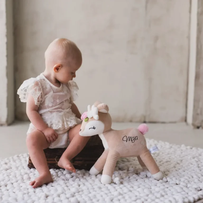 Pluszowa Sarenka z kolorowym wianuszkiem