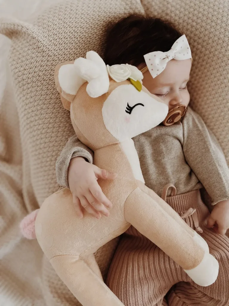 Pluszowa Sarenka z kremowym wianuszkiem - Duża