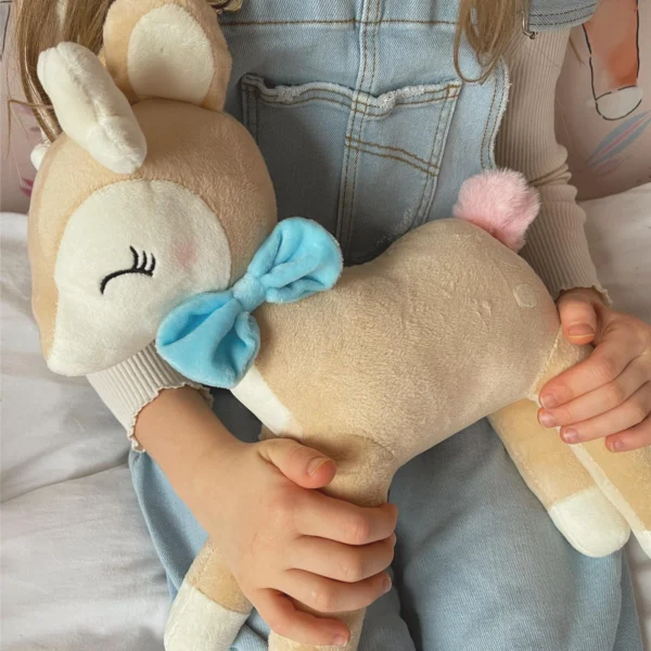 Pluszowa Sarenka z niebieską kokardką